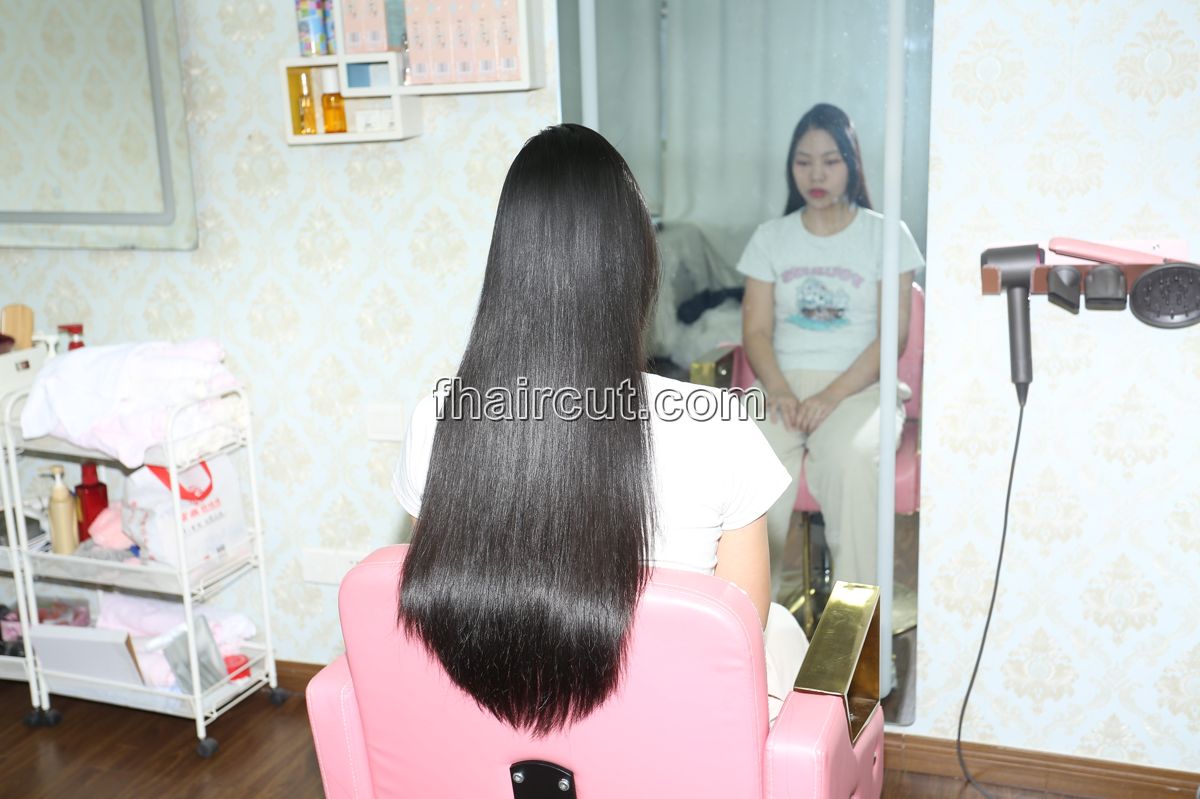 x075#  long hair